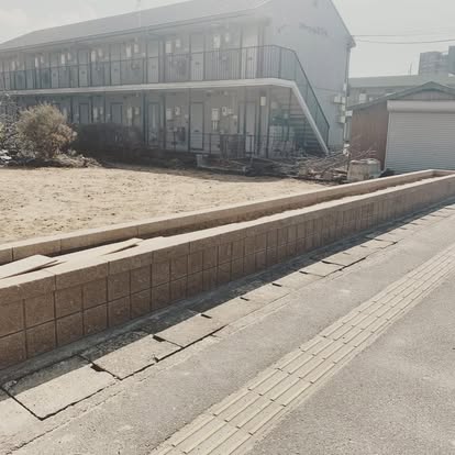 山陽小野田市で施工した境界ブロック塀と土留めの外構工事